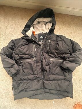 OLAY Woman’s Black Puffer Coat with Hood